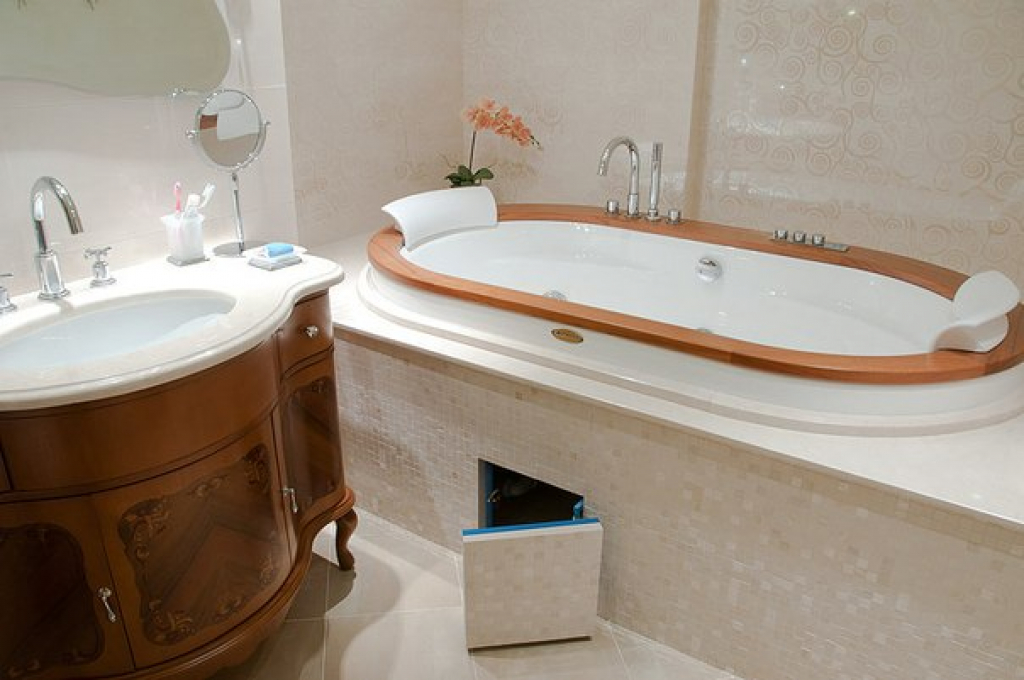 Люки в интерьере Люкер, ревизионные сантехнические люки