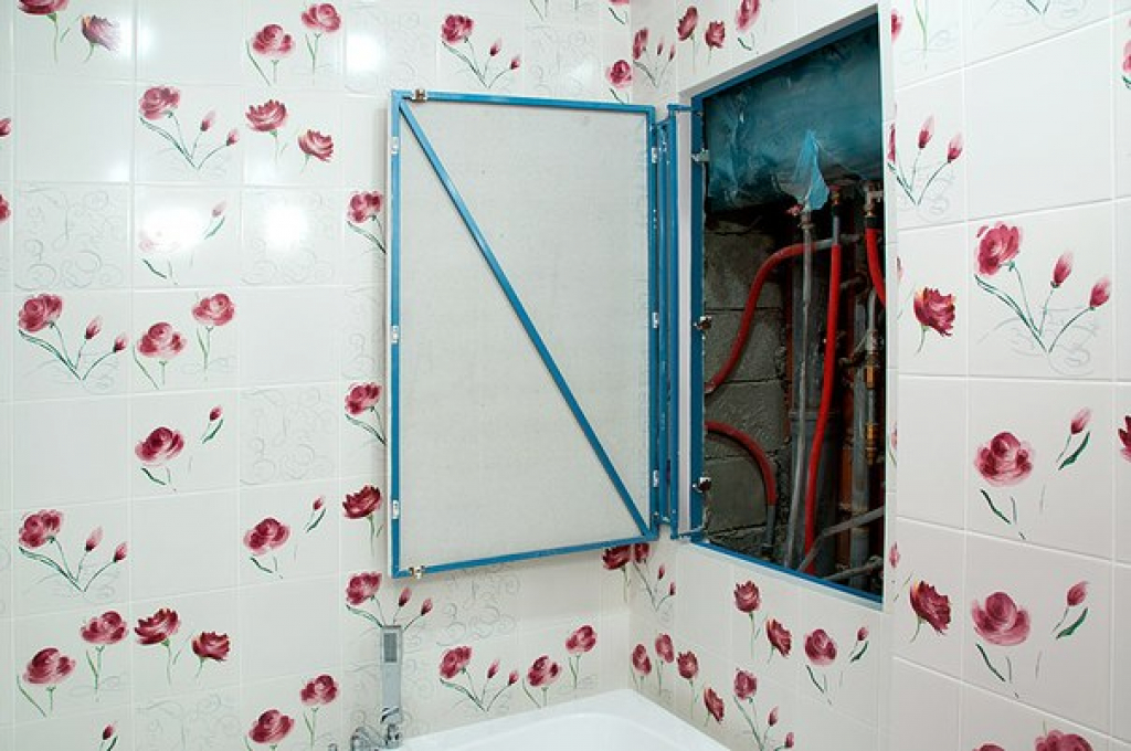 Люки в интерьере Люкер, ревизионные сантехнические люки